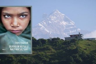 Recenzja książki Burka w Nepalu nazywa się sari