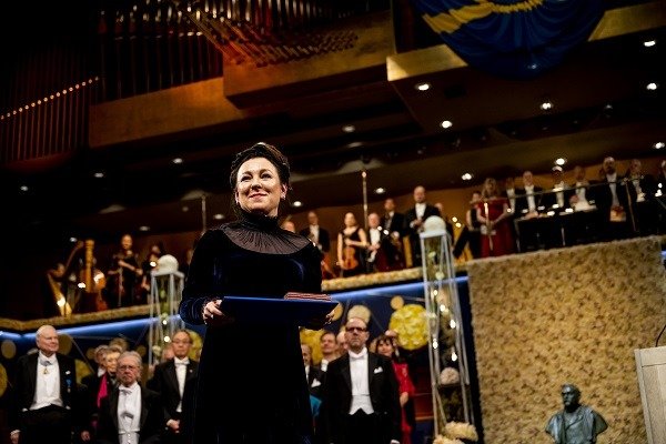 Olga Tokarczuk odbiera Nagrodę Nobla